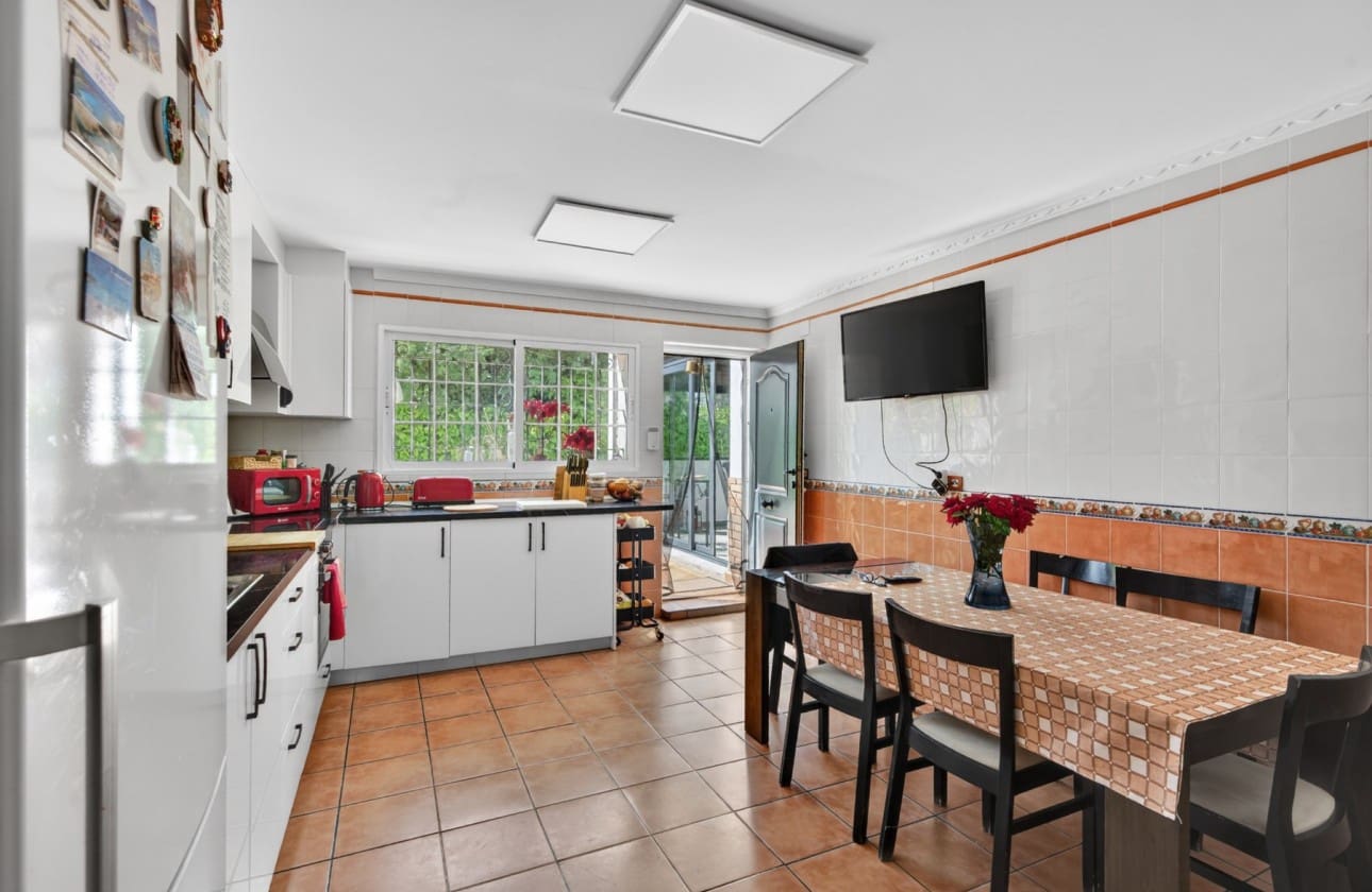 3 makuuhuone Huvila myytävänä paikassa El Altet mukana uima-altaan 
autotalli - 670 000 € (Ref: 9798383)