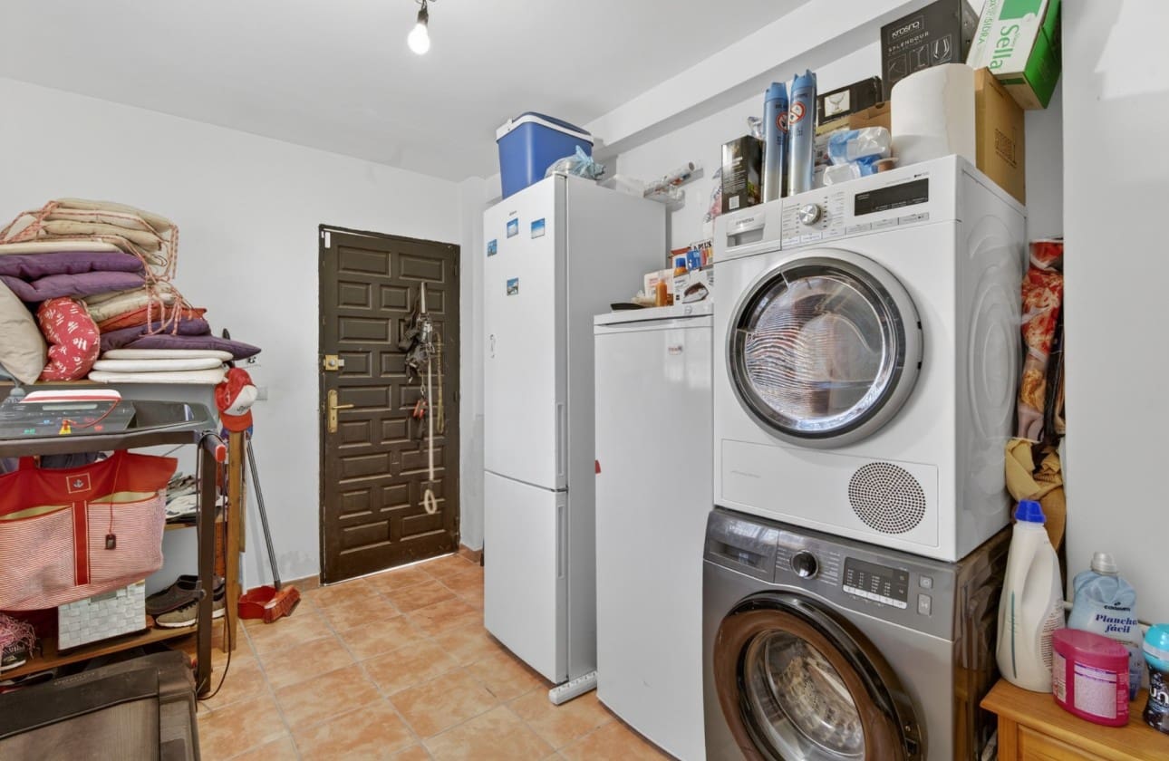 3 makuuhuone Huvila myytävänä paikassa El Altet mukana uima-altaan 
autotalli - 670 000 € (Ref: 9798383)