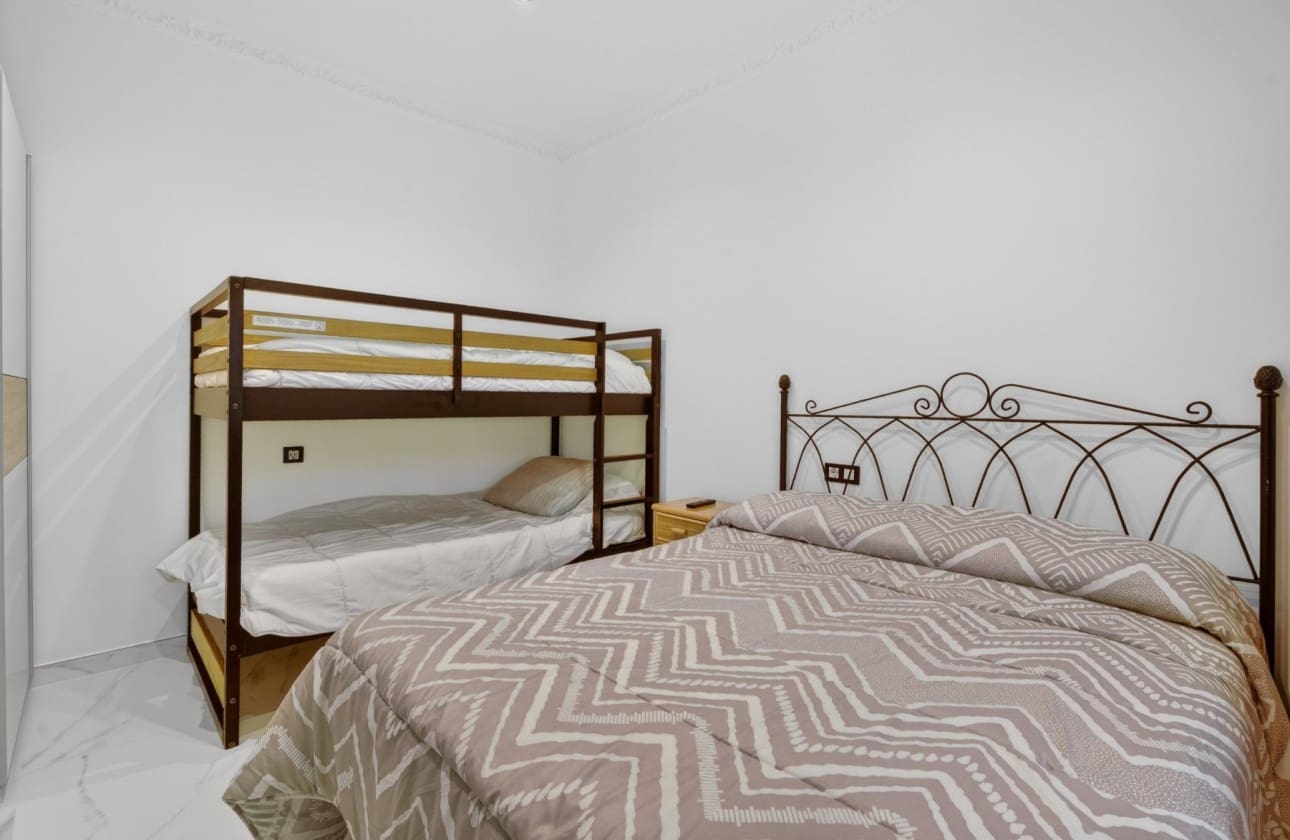 3 makuuhuone Huvila myytävänä paikassa El Altet mukana uima-altaan 
autotalli - 670 000 € (Ref: 9798383)