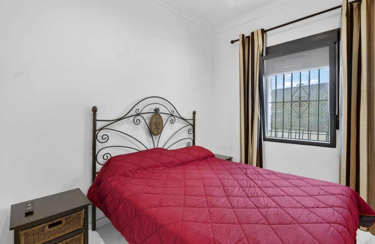 3 makuuhuone Huvila myytävänä paikassa El Altet mukana uima-altaan 
autotalli - 670 000 € (Ref: 9798383)