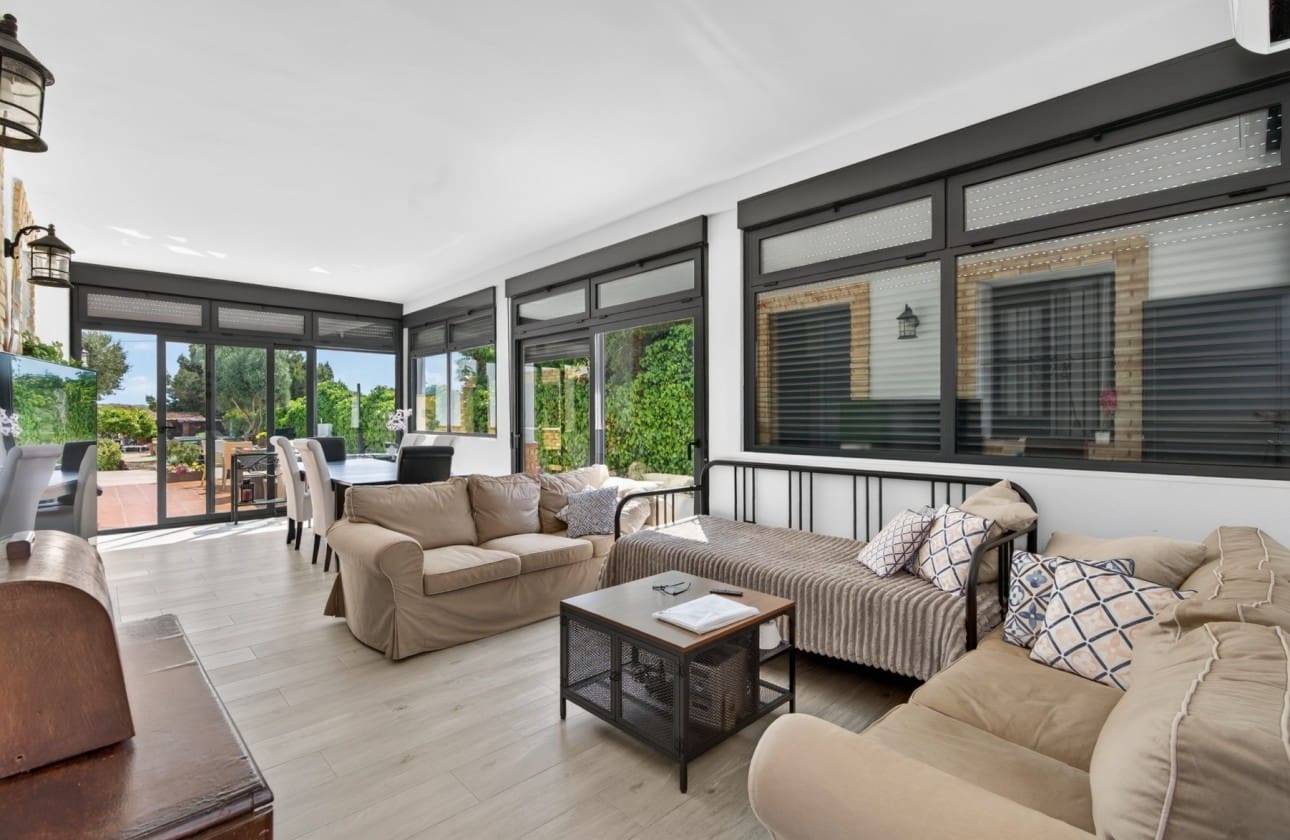 3 makuuhuone Huvila myytävänä paikassa El Altet mukana uima-altaan 
autotalli - 670 000 € (Ref: 9798383)