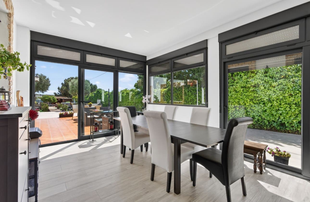 3 makuuhuone Huvila myytävänä paikassa El Altet mukana uima-altaan 
autotalli - 670 000 € (Ref: 9798383)