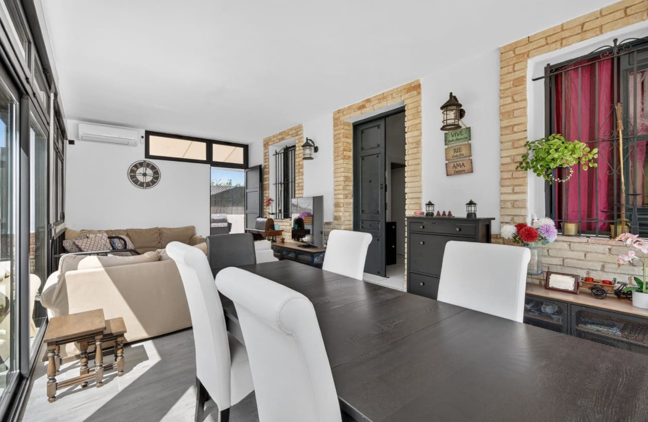 3 makuuhuone Huvila myytävänä paikassa El Altet mukana uima-altaan 
autotalli - 670 000 € (Ref: 9798383)