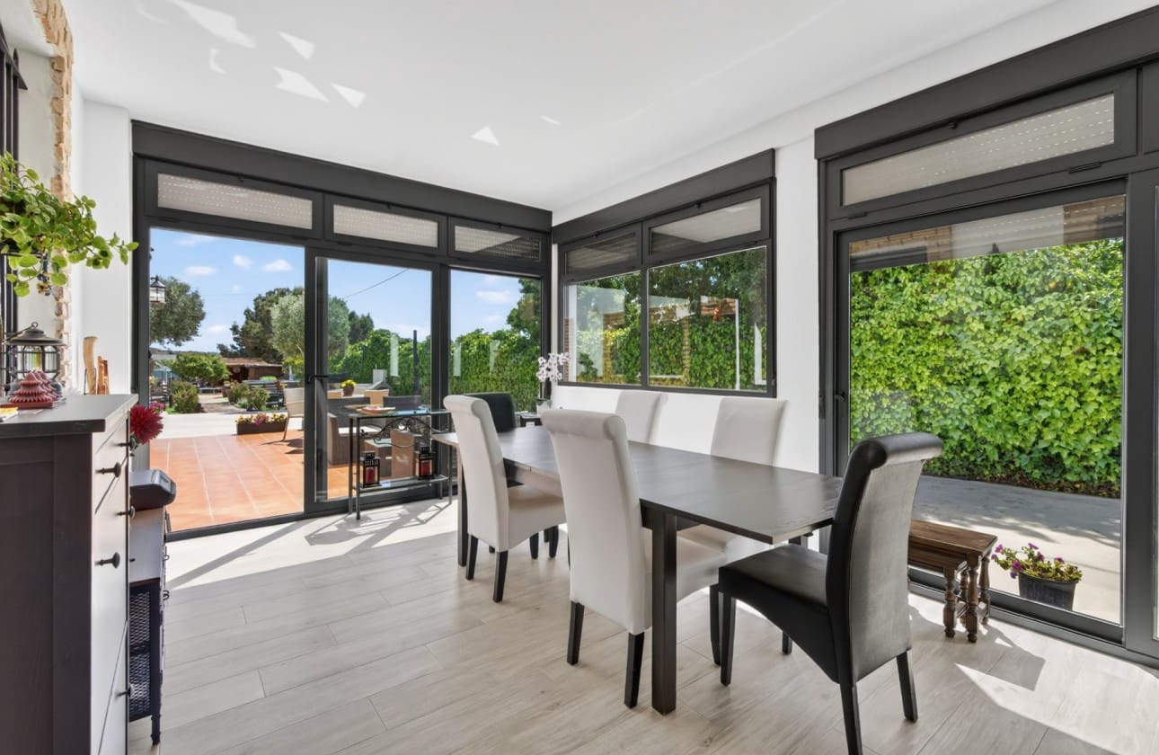 3 makuuhuone Huvila myytävänä paikassa El Altet mukana uima-altaan 
autotalli - 670 000 € (Ref: 9798383)