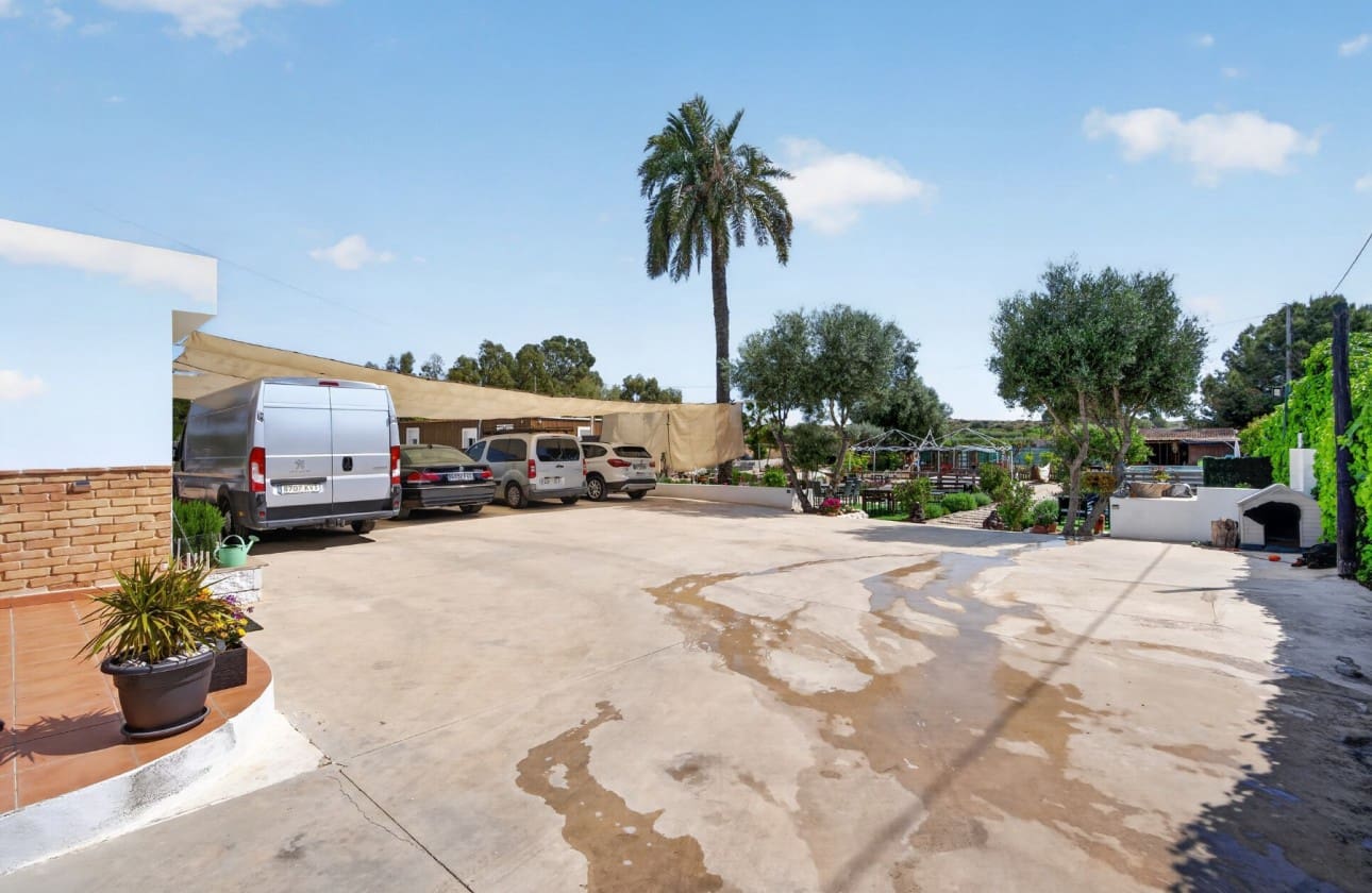 3 makuuhuone Huvila myytävänä paikassa El Altet mukana uima-altaan 
autotalli - 670 000 € (Ref: 9798383)