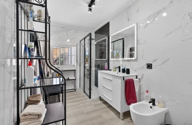 3 makuuhuone Huvila myytävänä paikassa El Altet, Elche / Elx mukana uima-altaan 
autotalli - 670 000 € (Ref: 9798383)