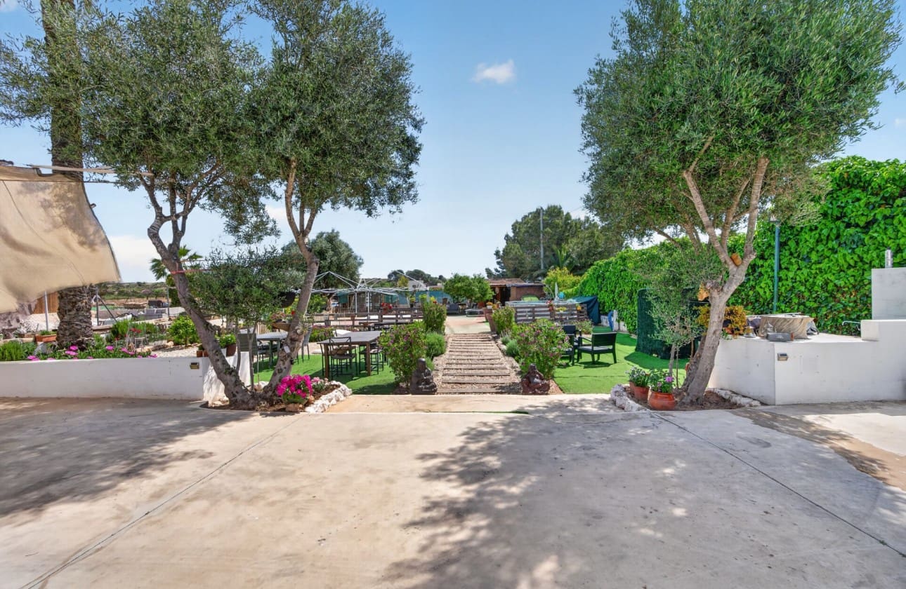 3 makuuhuone Huvila myytävänä paikassa El Altet mukana uima-altaan 
autotalli - 670 000 € (Ref: 9798383)