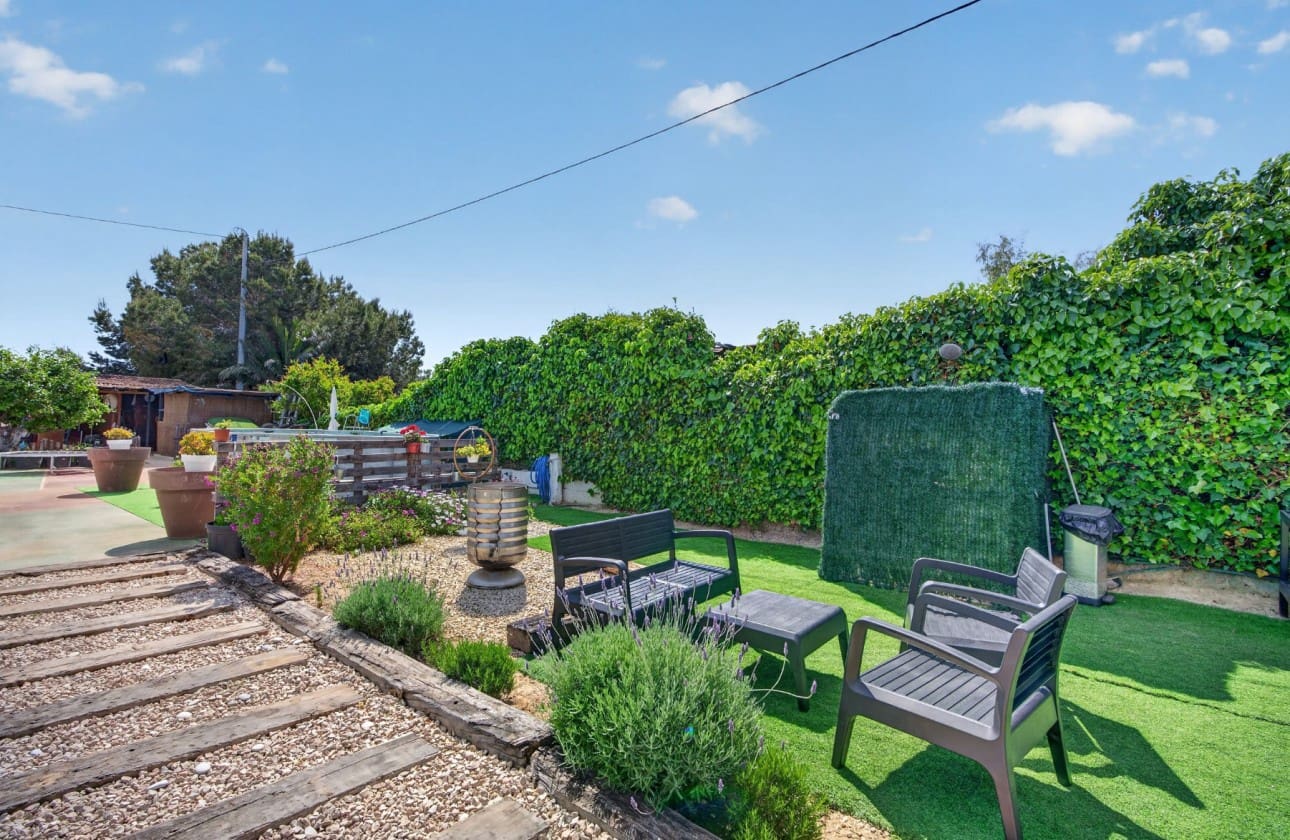 3 makuuhuone Huvila myytävänä paikassa El Altet mukana uima-altaan 
autotalli - 670 000 € (Ref: 9798383)