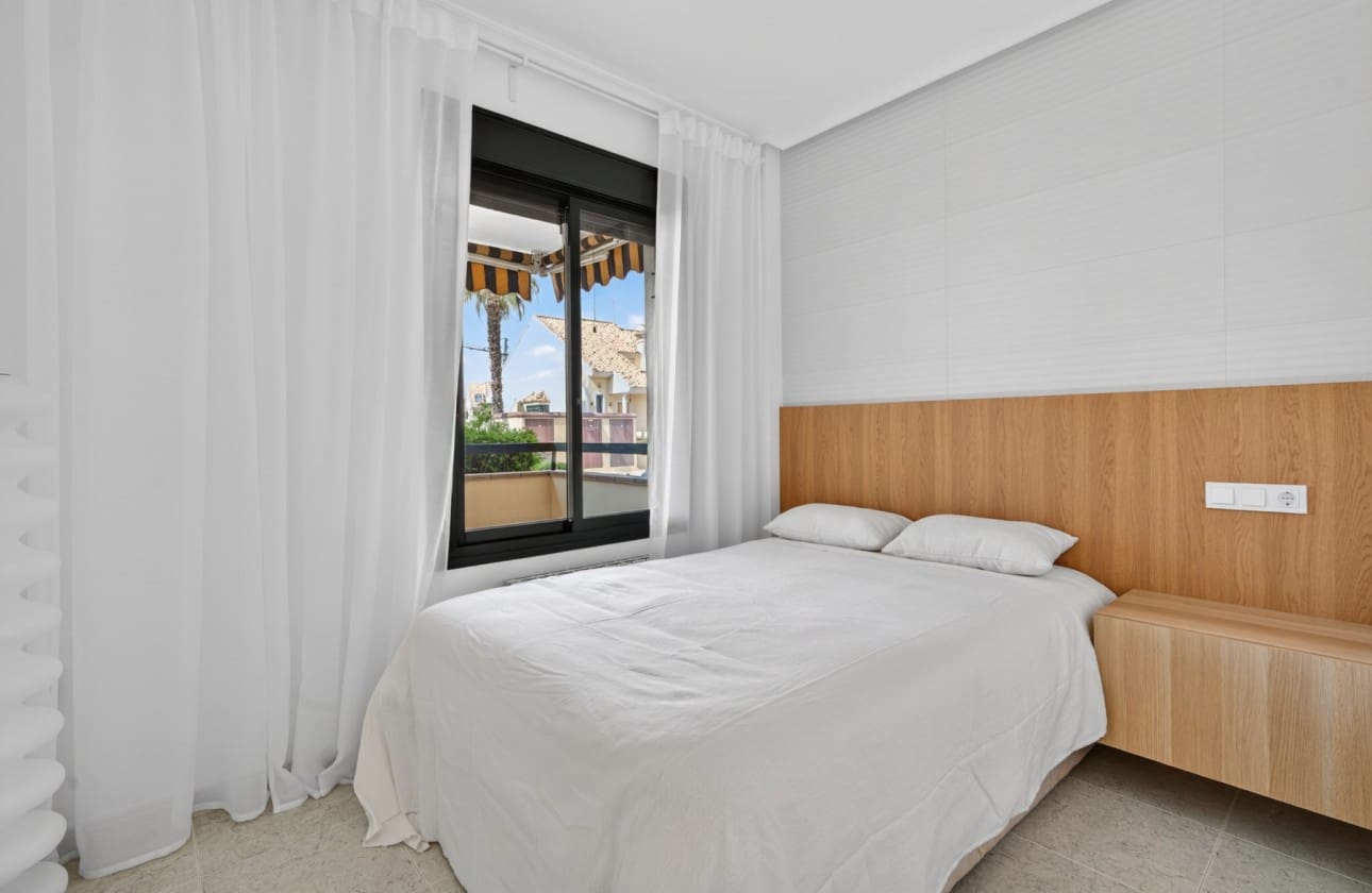 2 sovrum Lägenhet till salu i Campoamor med pool garage - 249 000 € (Ref: 9814630)