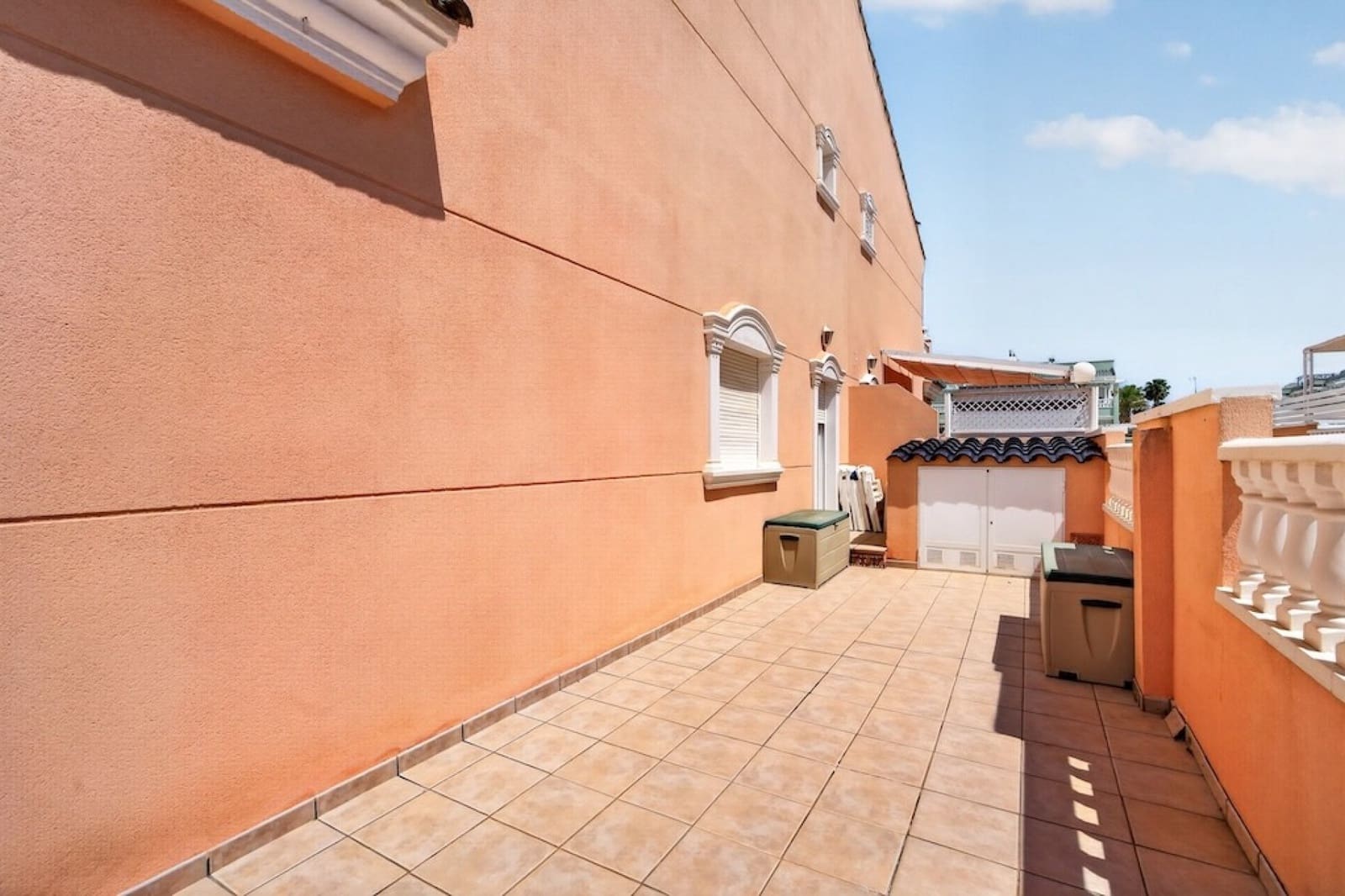3 bedroom Townhouse for sale in Gran Alacant with pool - € 299,000 (Ref: 9816526)