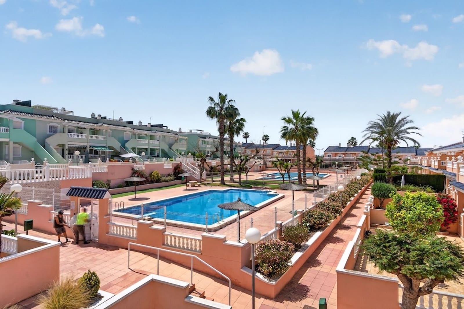 3 bedroom Townhouse for sale in Gran Alacant with pool - € 299,000 (Ref: 9816526)