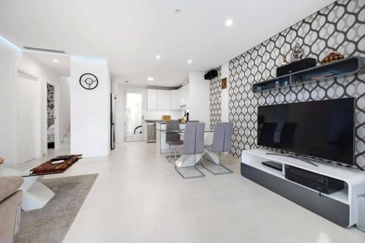 3 chambre Maison de Ville à vendre à Torrevieja avec piscine garage - 350 000 € (Ref: 9853072)