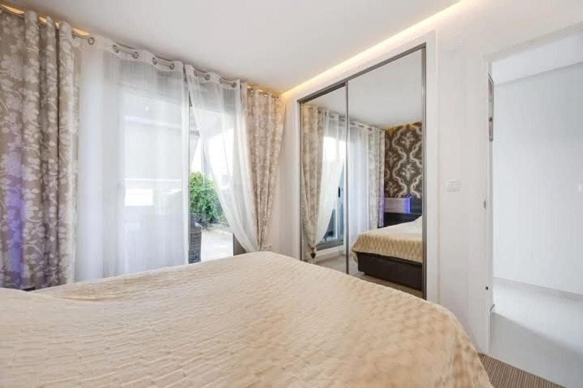 3 chambre Maison de Ville à vendre à Torrevieja avec piscine garage - 350 000 € (Ref: 9853072)