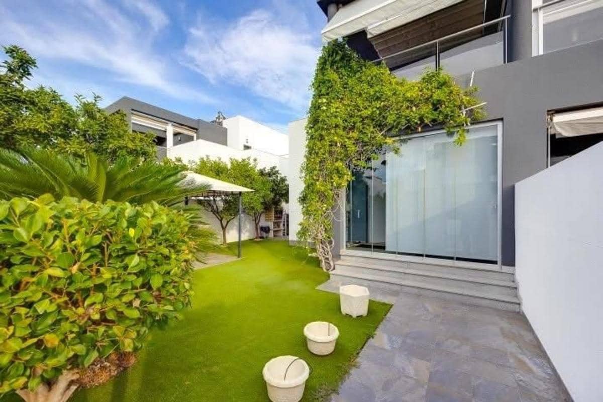3 chambre Maison de Ville à vendre à Torrevieja avec piscine garage - 350 000 € (Ref: 9853072)