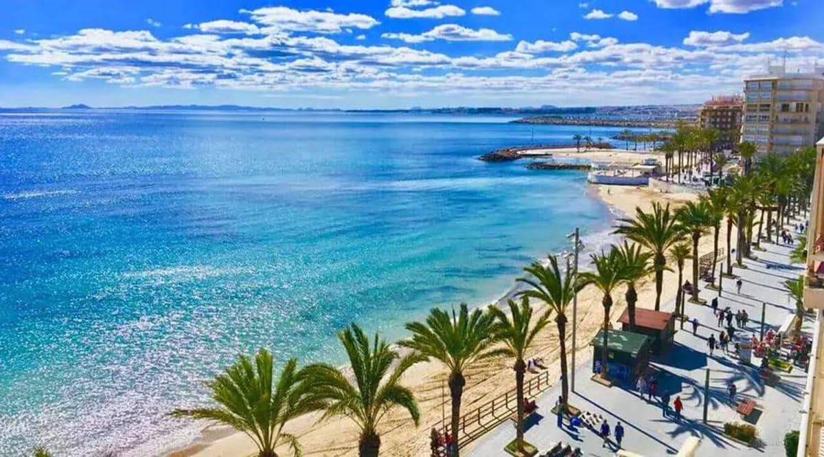 3 chambre Maison de Ville à vendre à Torrevieja avec piscine garage - 350 000 € (Ref: 9853072)