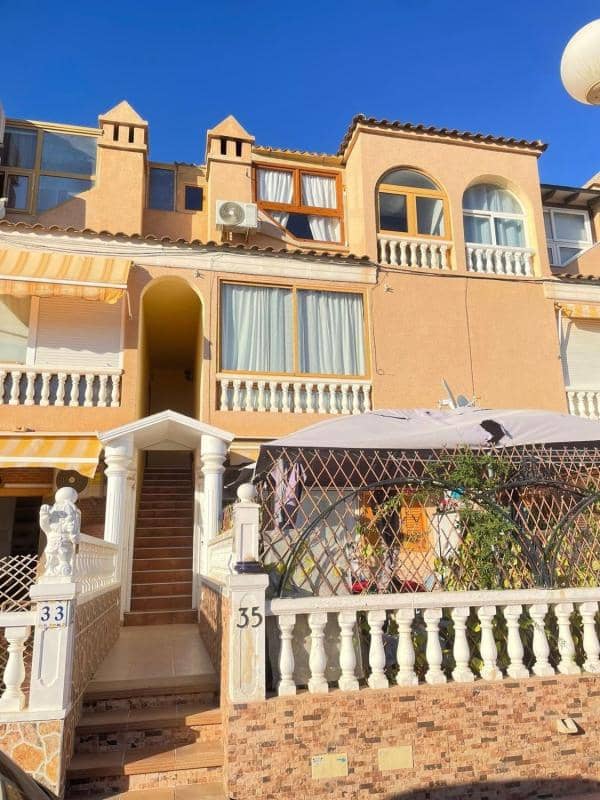 2 soveværelse Byhus til salg i Torrevieja med swimmingpool - € 132.000 (Ref: 9853074)