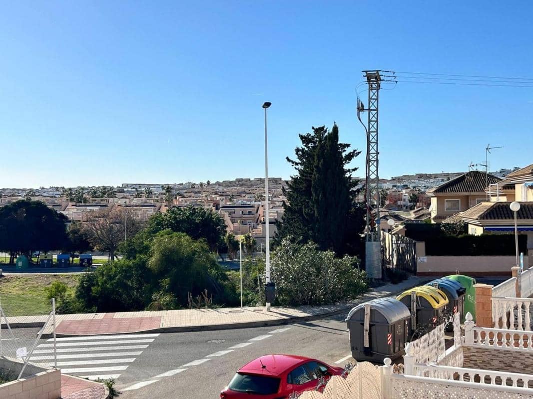 2 soveværelse Byhus til salg i Torrevieja med swimmingpool - € 132.000 (Ref: 9853074)