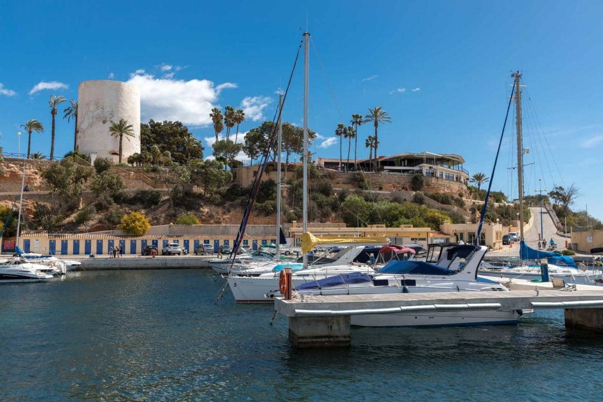 2 soveværelse Byhus til salg i Torrevieja med swimmingpool - € 132.000 (Ref: 9853074)