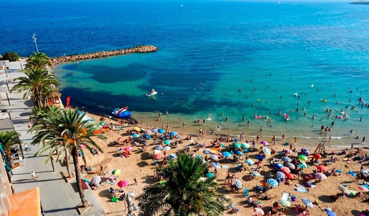 2 soveværelse Byhus til salg i Torrevieja med swimmingpool - € 132.000 (Ref: 9853074)