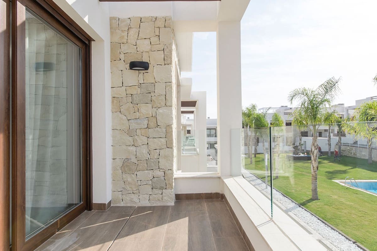 2 chambre Bungalow à vendre à Torrevieja avec piscine garage - 290 000 € (Ref: 9853077)