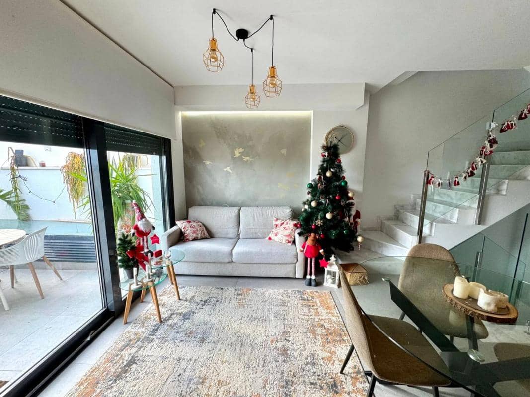 4 sypialnia Willa na sprzedaż w Guardamar del Segura z basenem - 399 000 € (Ref: 9853122)