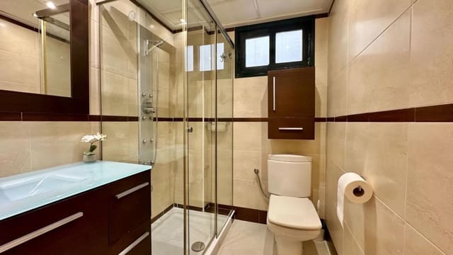 2 slaapkamer Flat te koop in Guardamar Playa, Guardamar del Segura met zwembad - € 339.000 (Ref: 9853128)