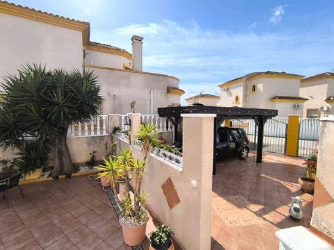 3 quarto Moradia para venda em Guardamar del Segura com piscina - 339 995 € (Ref: 9853145)