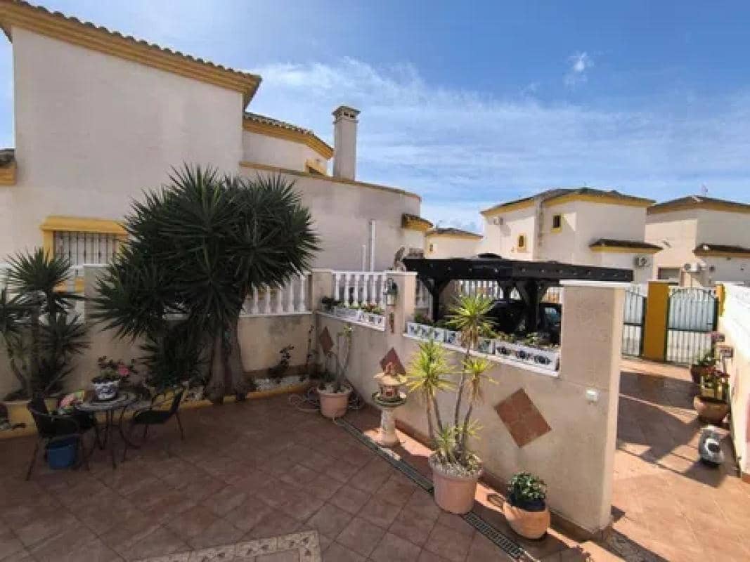3 quarto Moradia para venda em Guardamar del Segura com piscina - 339 995 € (Ref: 9853145)