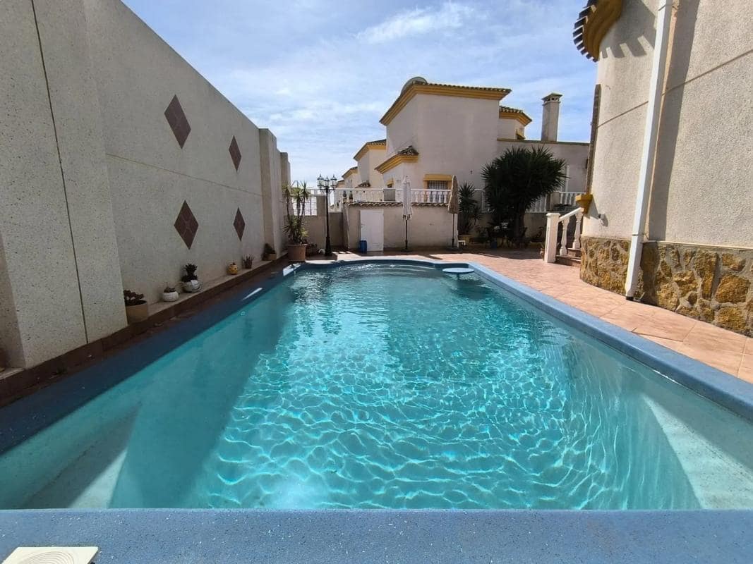 3 quarto Moradia para venda em Guardamar del Segura com piscina - 339 995 € (Ref: 9853146)