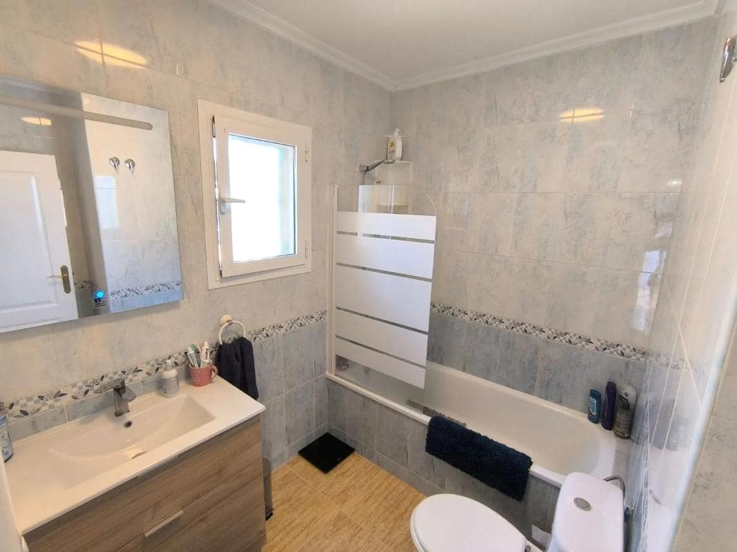 3 quarto Moradia para venda em Guardamar del Segura com piscina - 339 995 € (Ref: 9853146)