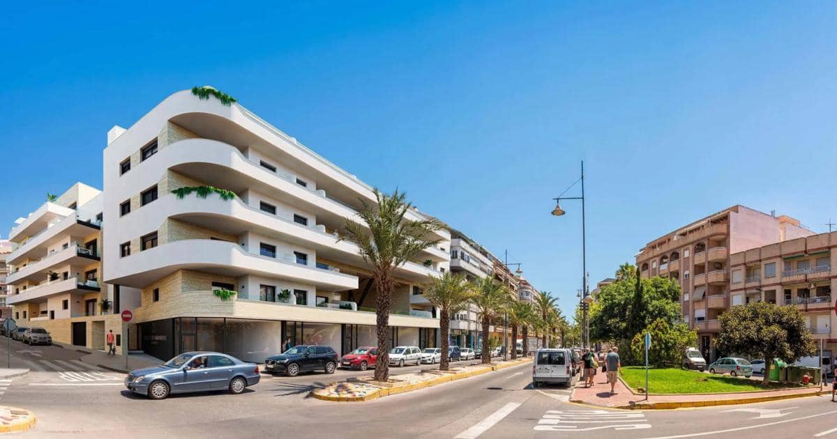 2 slaapkamer Flat te koop in Torrevieja met zwembad - € 263.000 (Ref: 9853774)
