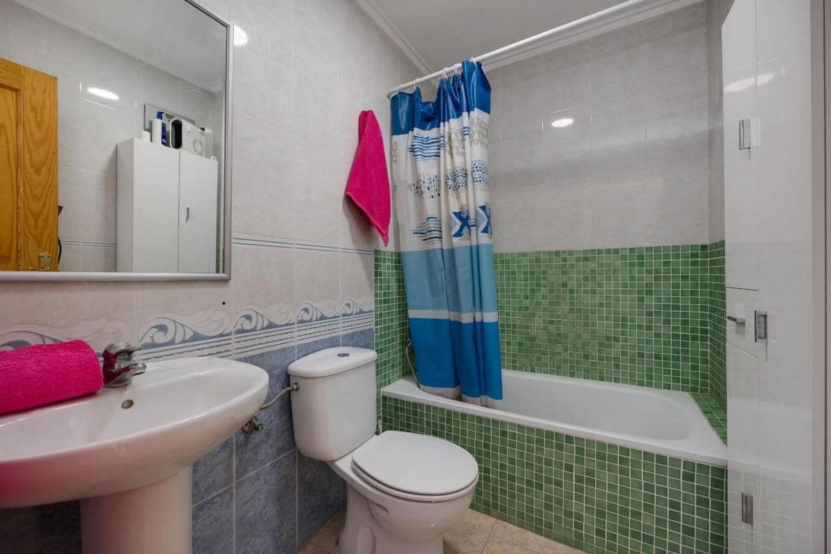 2 makuuhuone Kattohuoneisto myytävänä paikassa Torrevieja mukana uima-altaan 
autotalli - 166 300 € (Ref: 9854116)