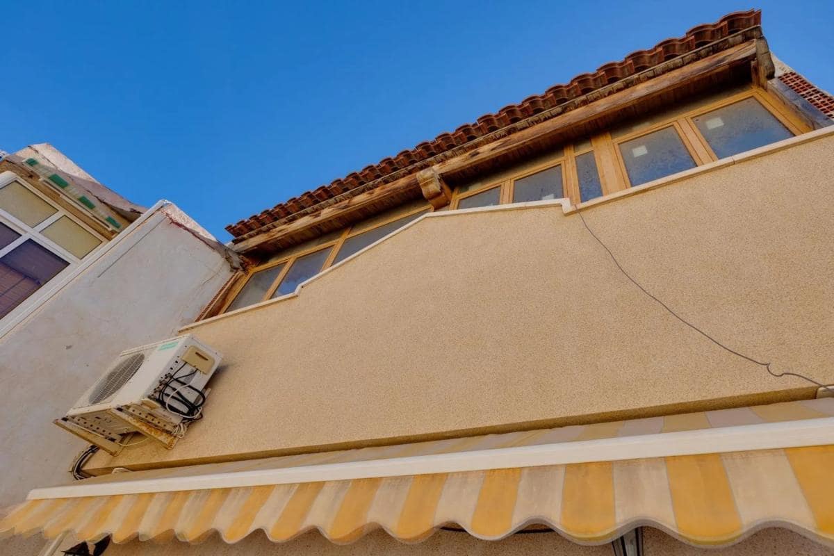 2 makuuhuone Kattohuoneisto myytävänä paikassa Torrevieja mukana uima-altaan 
autotalli - 166 300 € (Ref: 9854116)