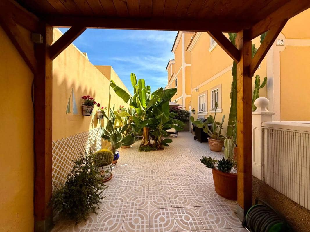 2 soveværelse Villa til salg i Orihuela med swimmingpool - € 210.000 (Ref: 9854153)