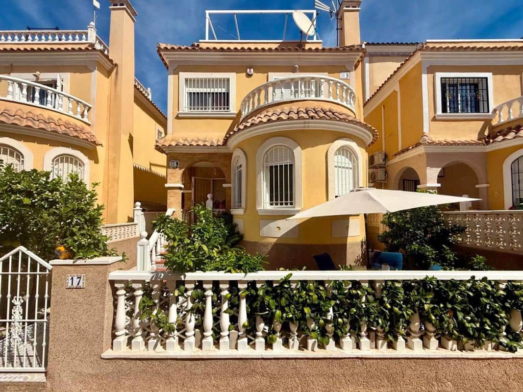 2 soveværelse Villa til salg i Orihuela med swimmingpool - € 210.000 (Ref: 9854153)