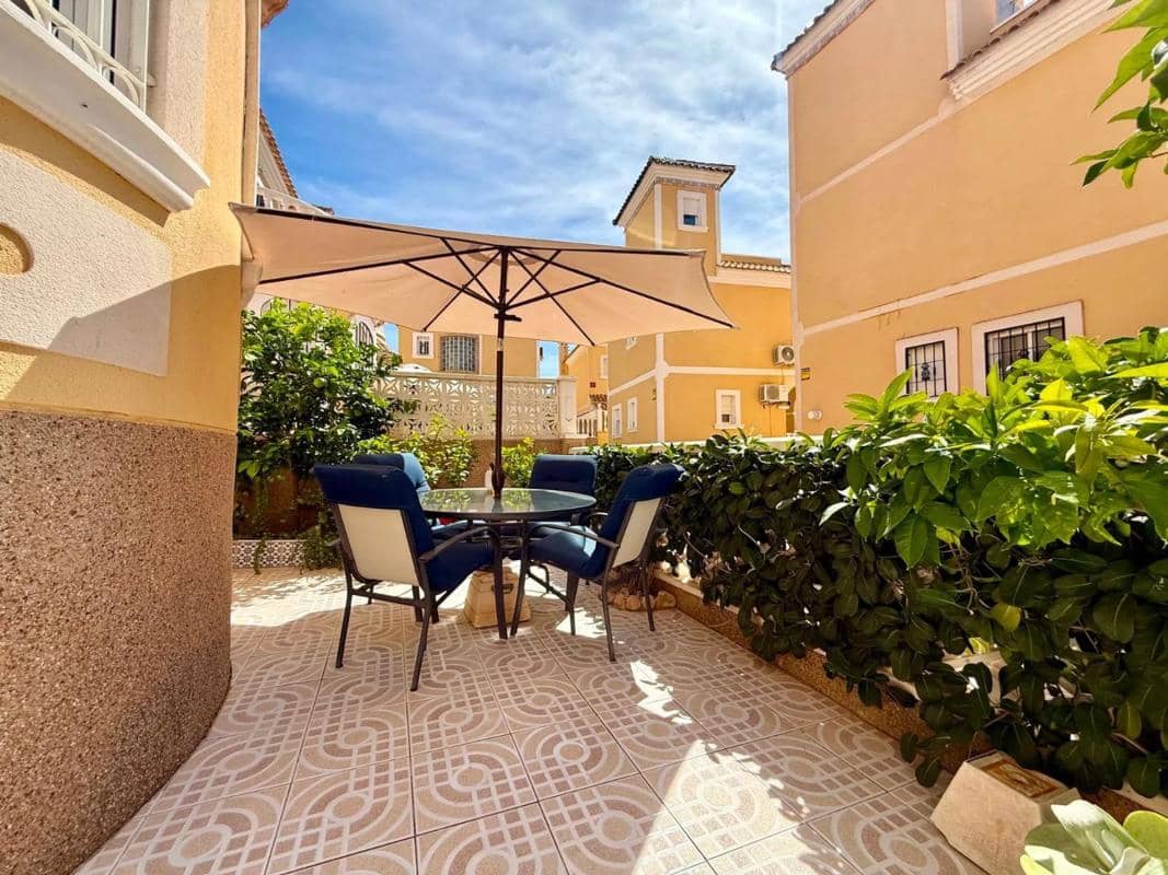 2 soveværelse Villa til salg i Orihuela med swimmingpool - € 210.000 (Ref: 9854153)