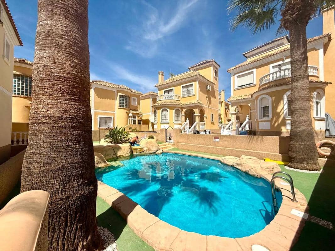 2 soveværelse Villa til salg i Orihuela med swimmingpool - € 210.000 (Ref: 9854153)