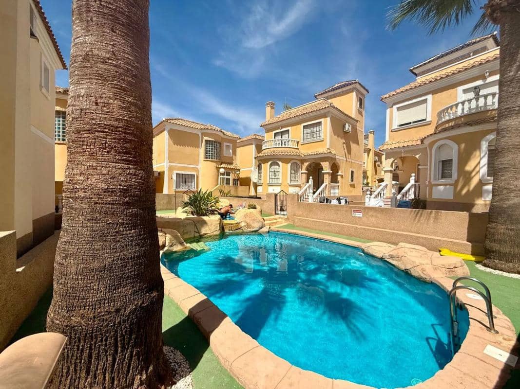 2 soveværelse Villa til salg i Orihuela med swimmingpool - € 210.000 (Ref: 9854153)