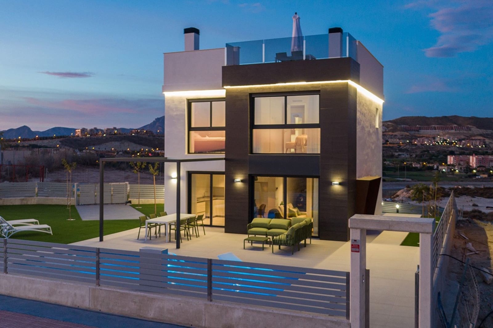 3 chambre Villa/Maison à vendre à El Campello avec piscine garage - 450 000 € (Ref: 9854196)