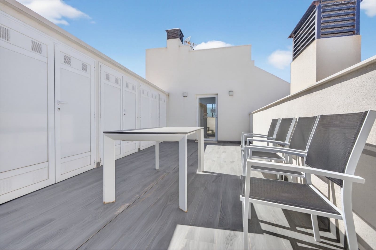 2 soverom Leilighet til salgs i Torrevieja med svømmebasseng - € 248 000 (Ref: 9854202)