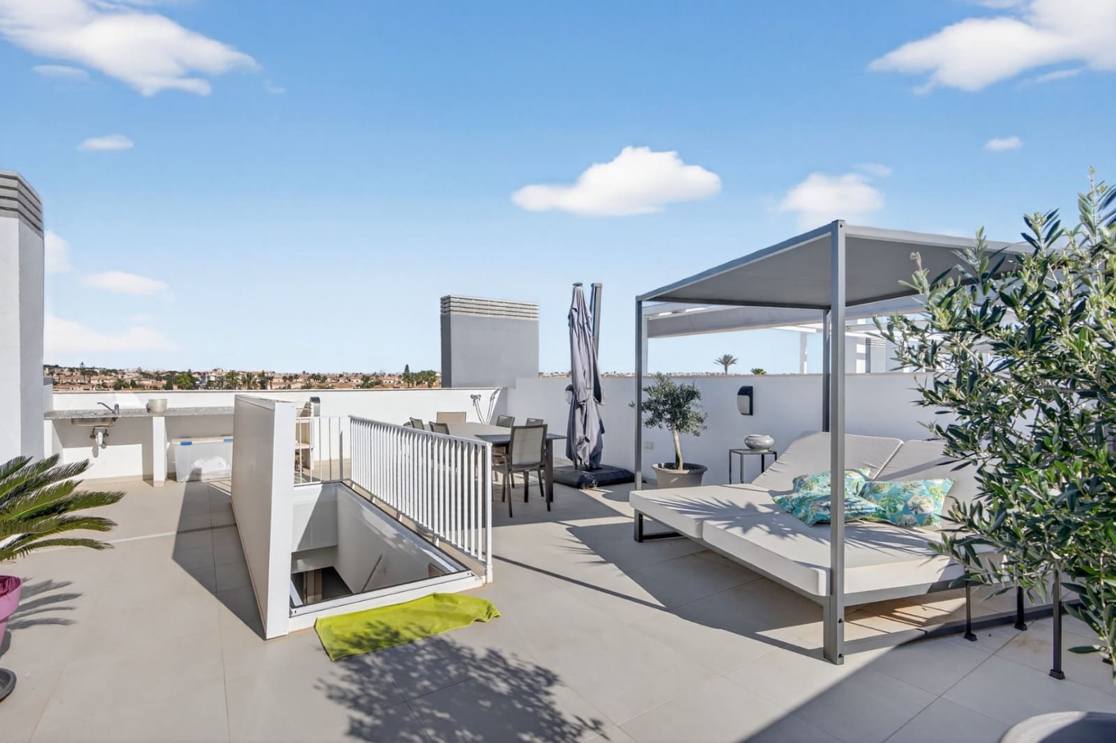 2 makuuhuone Kattohuoneisto myytävänä paikassa Playa Flamenca mukana uima-altaan 
autotalli - 499 000 € (Ref: 9854206)