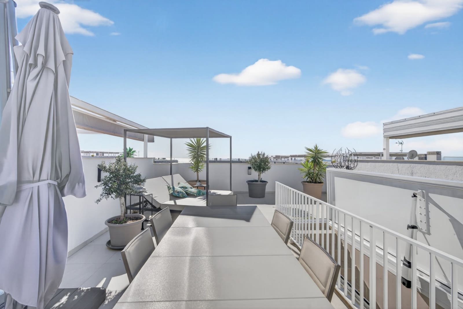 2 makuuhuone Kattohuoneisto myytävänä paikassa Playa Flamenca mukana uima-altaan 
autotalli - 499 000 € (Ref: 9854206)