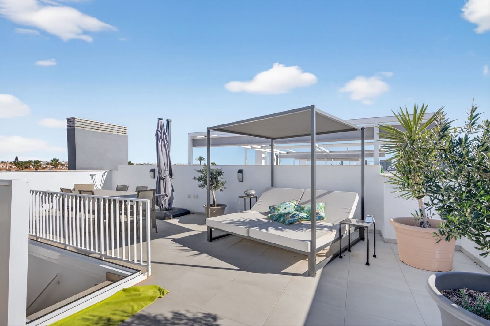 2 makuuhuone Kattohuoneisto myytävänä paikassa Playa Flamenca mukana uima-altaan 
autotalli - 499 000 € (Ref: 9854206)