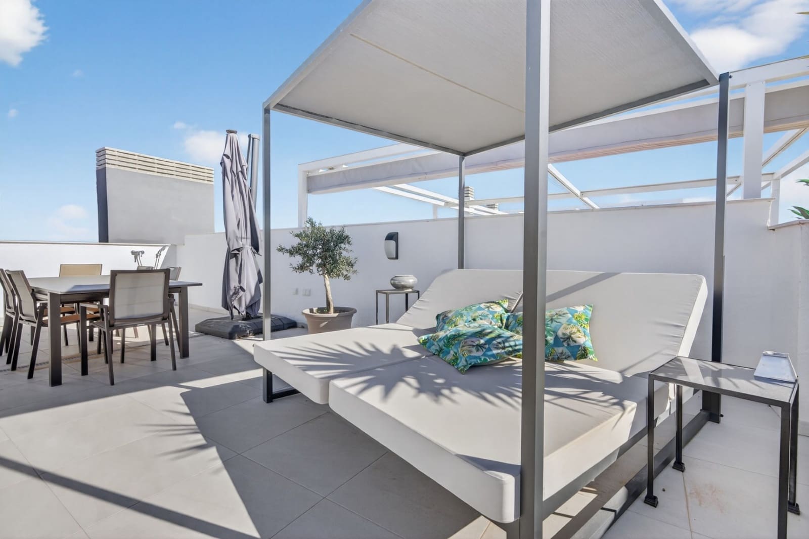 2 makuuhuone Kattohuoneisto myytävänä paikassa Playa Flamenca mukana uima-altaan 
autotalli - 499 000 € (Ref: 9854206)