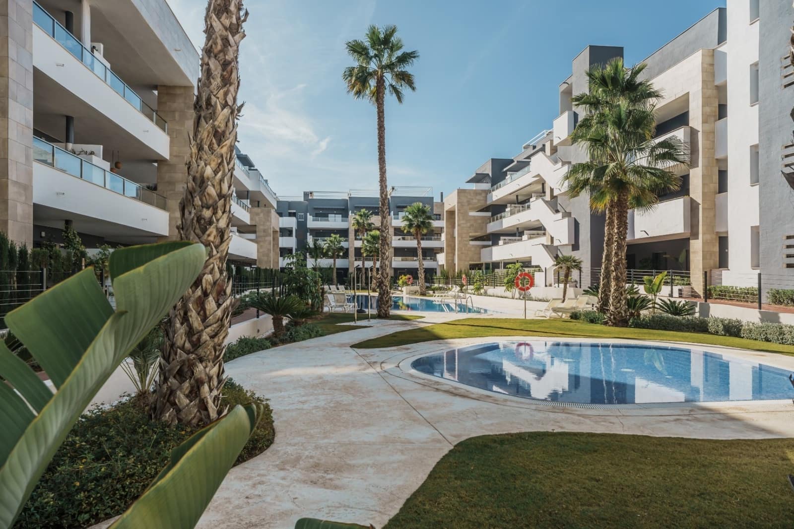 2 makuuhuone Kattohuoneisto myytävänä paikassa Playa Flamenca mukana uima-altaan 
autotalli - 499 000 € (Ref: 9854206)