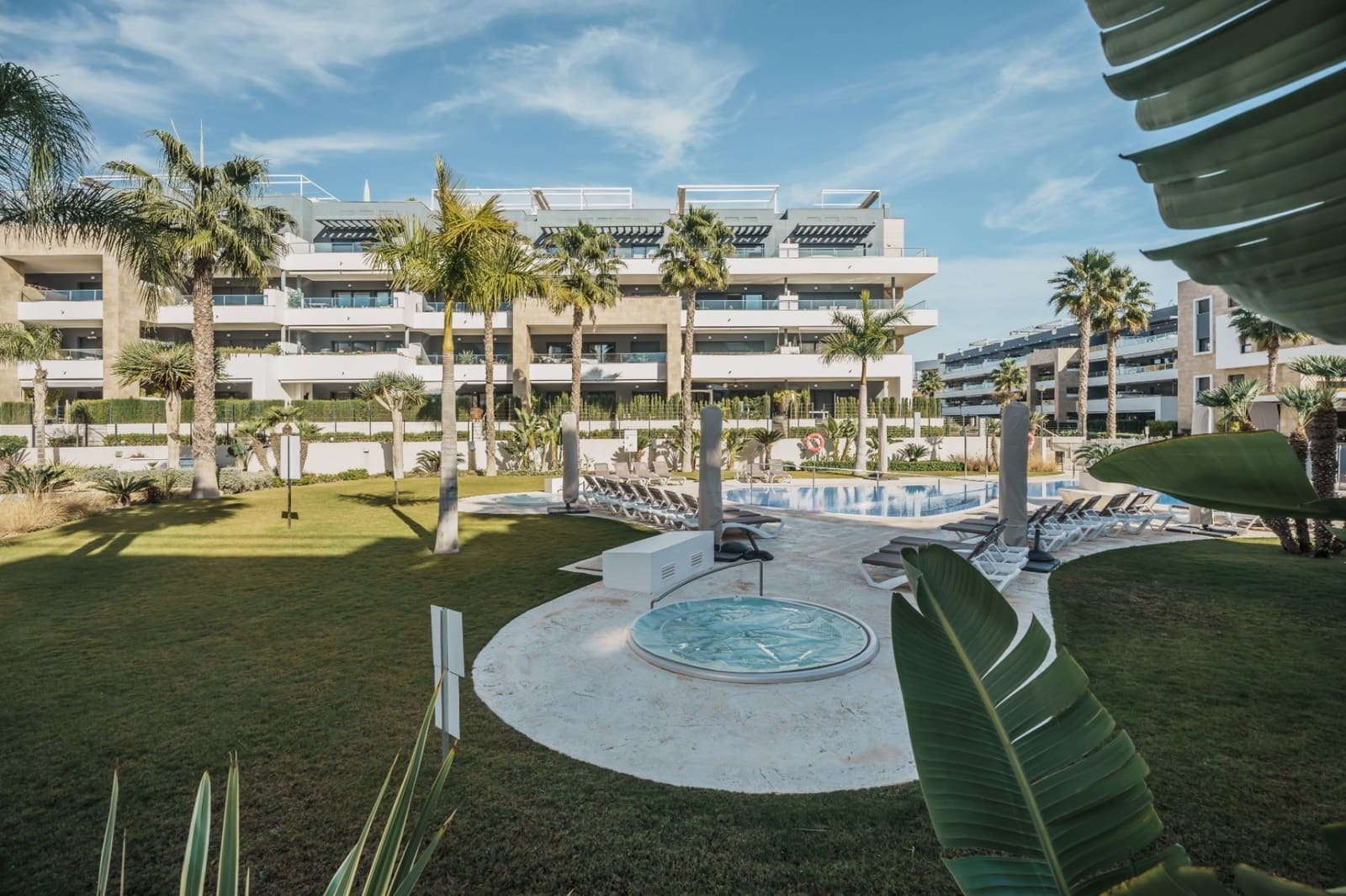2 makuuhuone Kattohuoneisto myytävänä paikassa Playa Flamenca mukana uima-altaan 
autotalli - 499 000 € (Ref: 9854206)