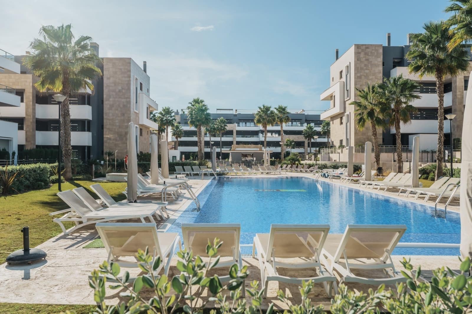 2 makuuhuone Kattohuoneisto myytävänä paikassa Playa Flamenca mukana uima-altaan 
autotalli - 499 000 € (Ref: 9854206)