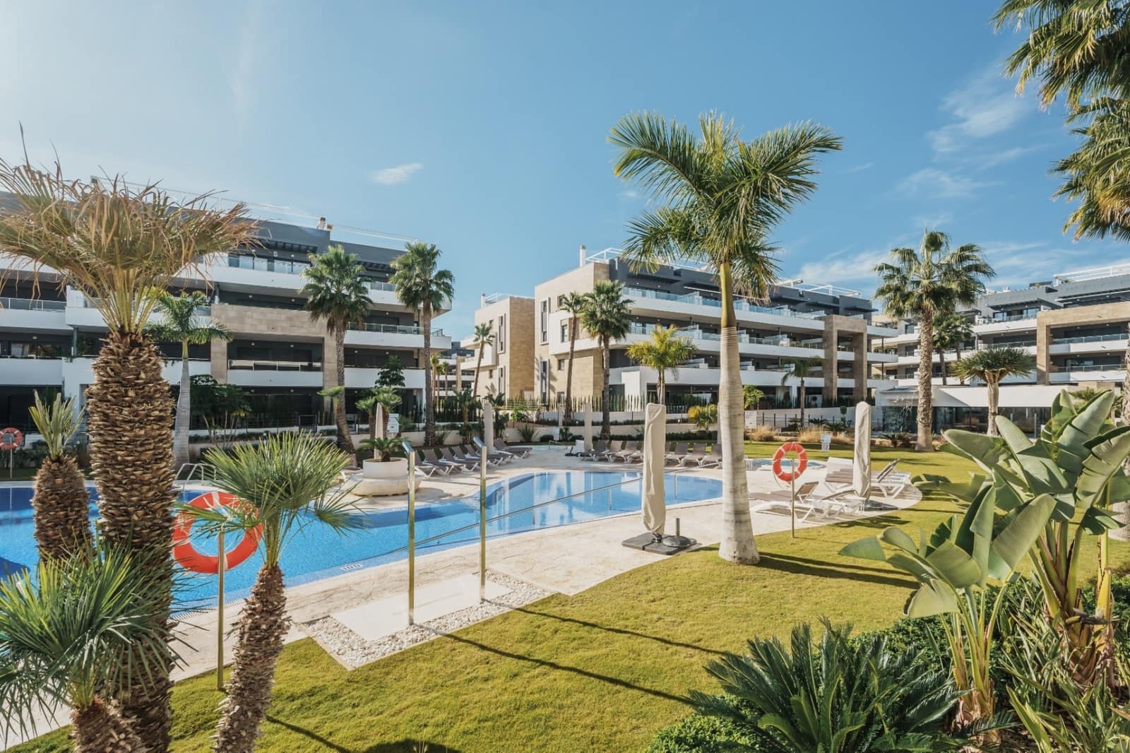 2 makuuhuone Kattohuoneisto myytävänä paikassa Playa Flamenca mukana uima-altaan 
autotalli - 499 000 € (Ref: 9854206)
