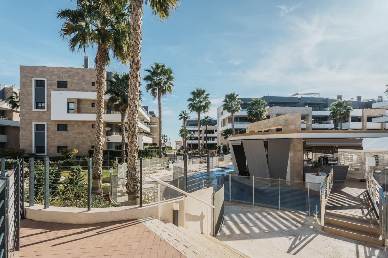 2 makuuhuone Kattohuoneisto myytävänä paikassa Playa Flamenca mukana uima-altaan 
autotalli - 499 000 € (Ref: 9854206)