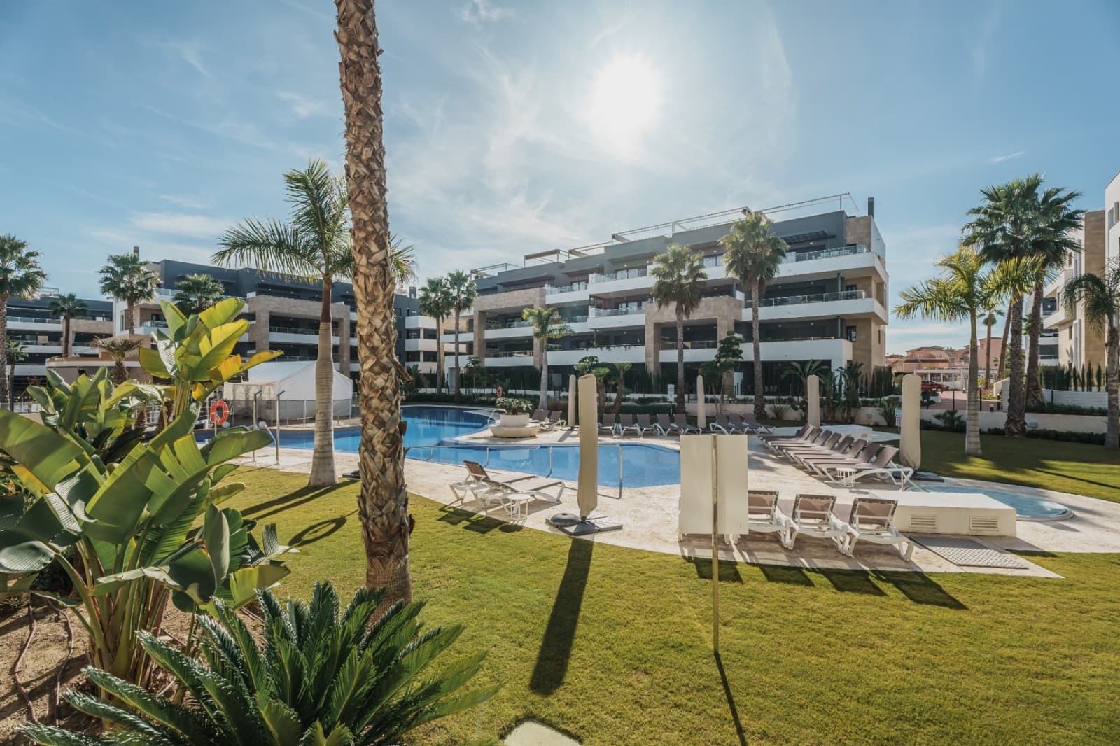2 makuuhuone Kattohuoneisto myytävänä paikassa Playa Flamenca mukana uima-altaan 
autotalli - 499 000 € (Ref: 9854206)